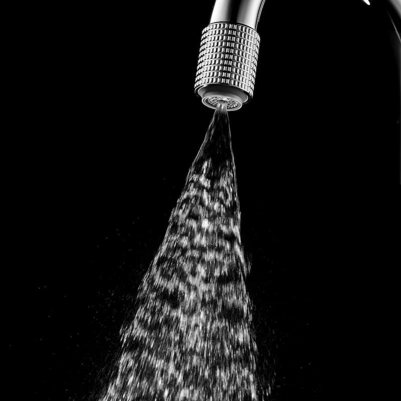 Blade stream pattern faucet aerator